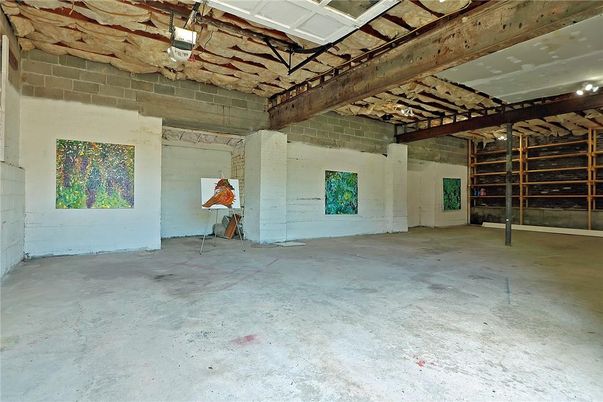 Garage, Interior, Wooden Beams