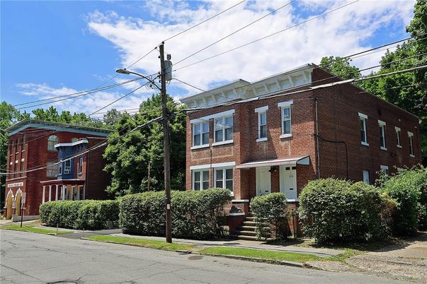 Exterior, Facade, Brick Facade, Georgian