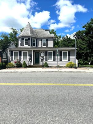 Exterior, Facade, Queen Anne Victorian