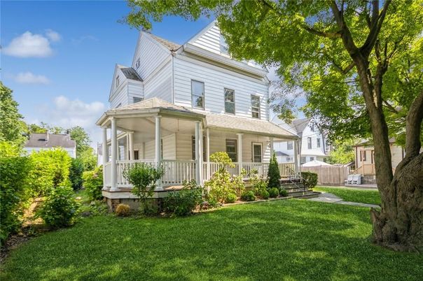 Backyard, Exterior, Facade, Queen Anne Victorian