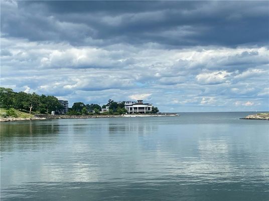 Exterior, Lake