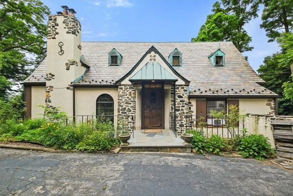 Exterior, Facade, Cape Cod