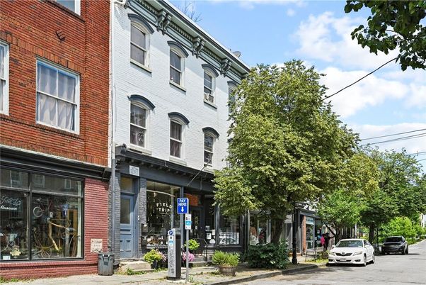 Exterior, Facade, Brick Facade, Rowhouse