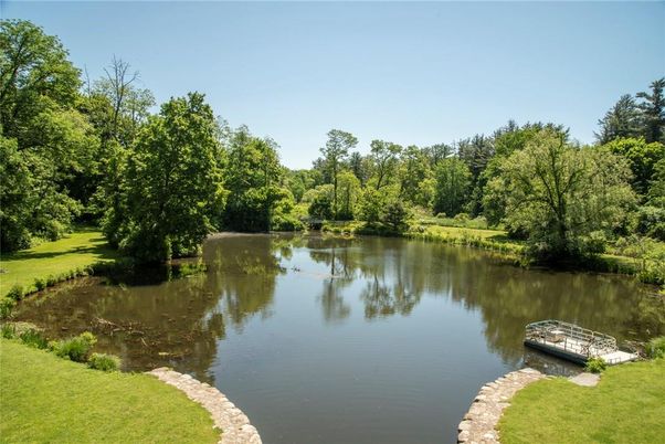 Exterior, Lake