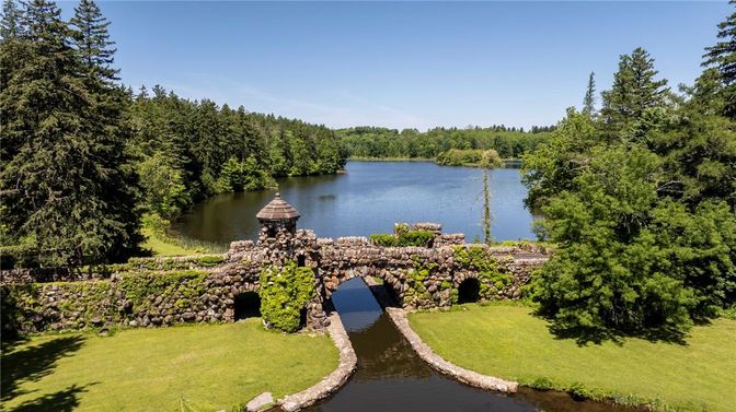 Exterior, Lake