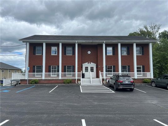 Exterior, Facade, Brick Facade, Georgian