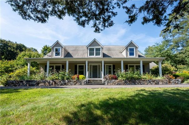 Exterior, Facade, Cape Cod