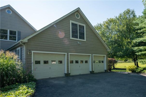 Attached, Exterior, Facade, American Craftsman