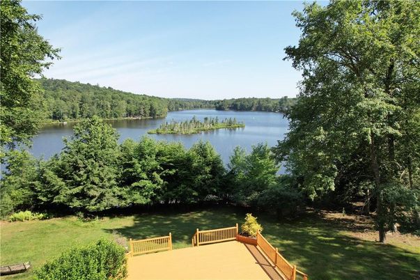 Exterior, Lake
