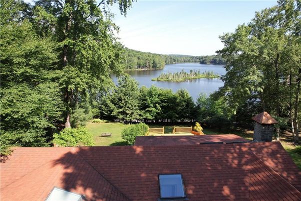 Exterior, Lake