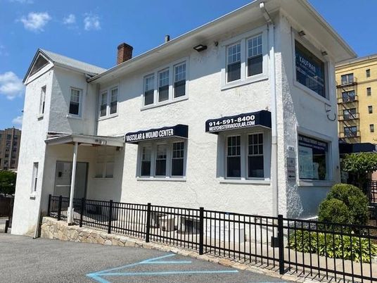 Exterior, Facade, Rowhouse
