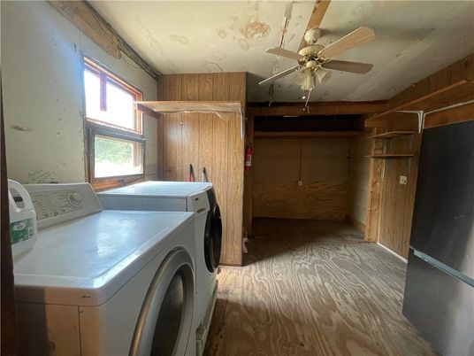 Interior, Washer, Wood Texture Flooring