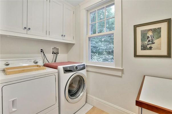 Interior, Washer, Wood Texture Flooring