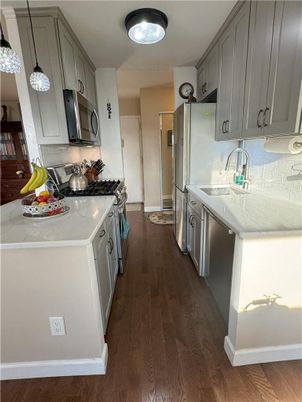 Interior, Kitchen, Pendant Lights, Wood Texture Flooring