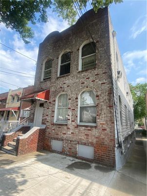 Exterior, Facade, Brick Facade, Rowhouse