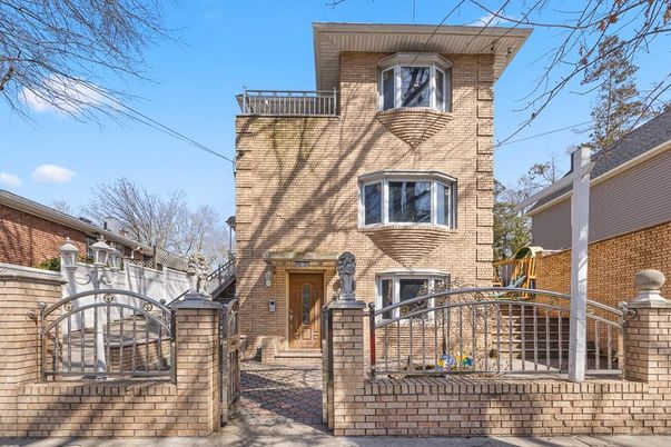 Exterior, Facade, Brick Facade, Rowhouse