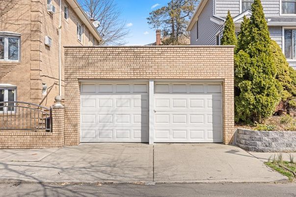 Detached Garage, Exterior