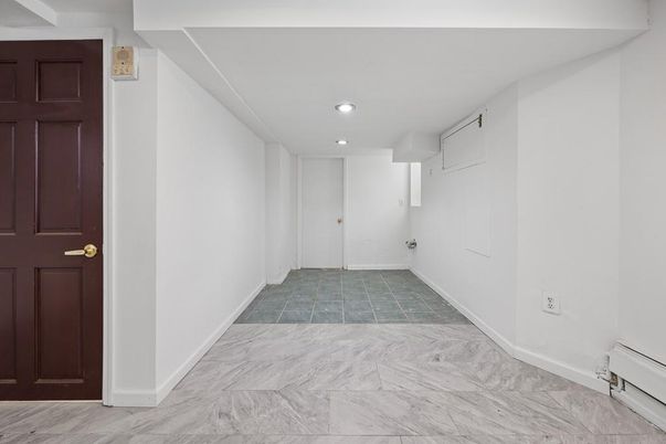 Empty room, Interior, Marble, Recessed Lighting