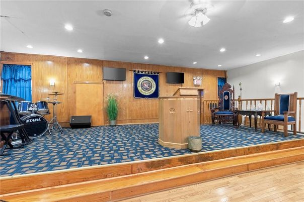 Fitness Equipment, Interior, Recessed Lighting, Wooden Walls