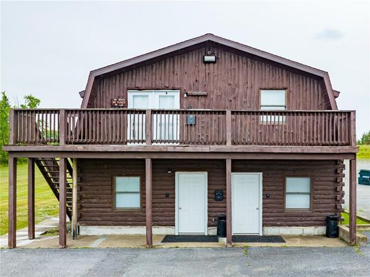 Exterior, Facade, Log Home