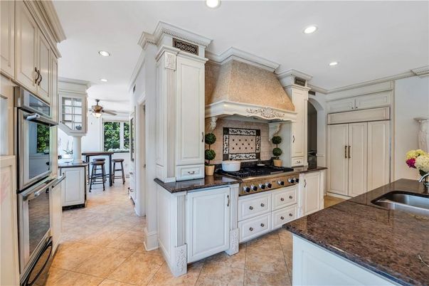 Dining room, Interior, Kitchen, Recessed Lighting, Stainless Steel Appliances