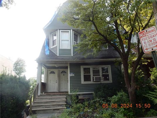Exterior, Facade, Queen Anne Victorian