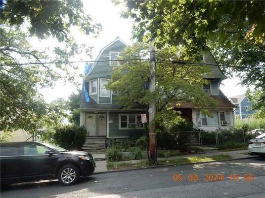 Exterior, Facade, Queen Anne Victorian