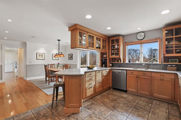 Dining room, Interior, Kitchen, Pendant Lights, Recessed Lighting, Wood Texture Flooring