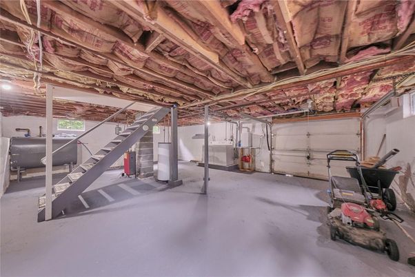 Garage, Interior, Wooden Beams