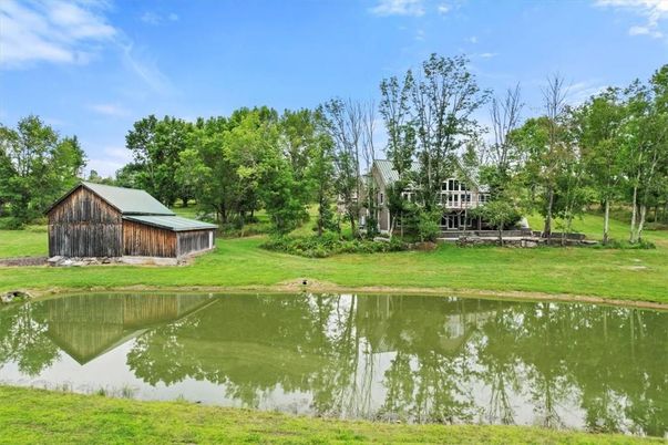 Exterior, Lake
