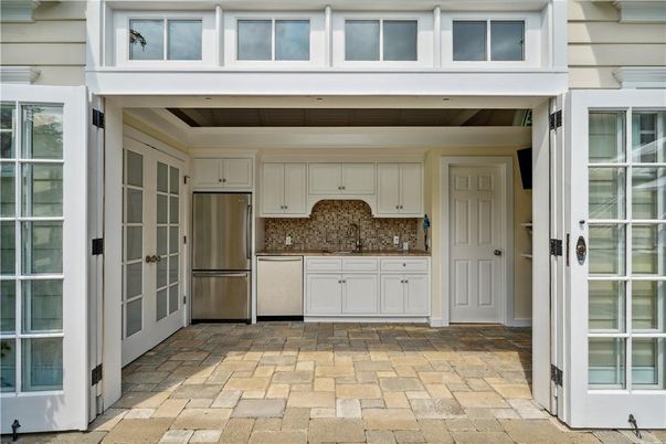 Exterior, Interior, Kitchen, Stainless Steel Appliances