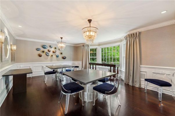 Chandelier, Dining room, Interior, Recessed Lighting, Wood Texture Flooring