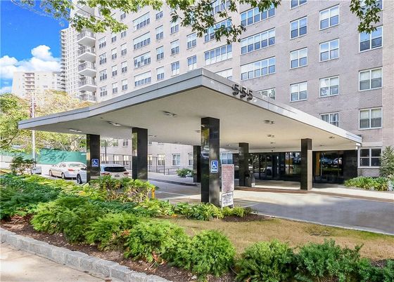 Exterior, Facade, Condo Building