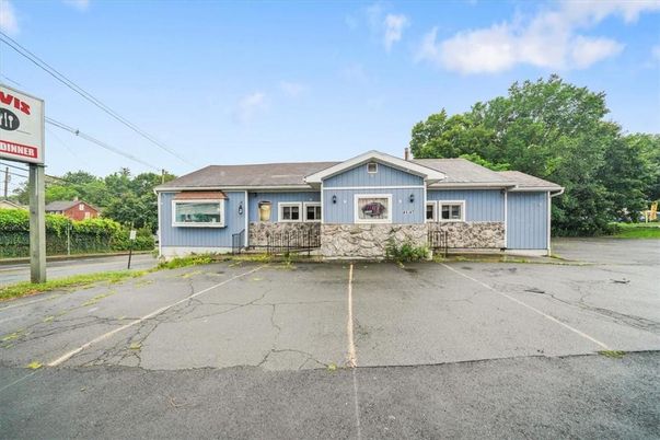 Exterior, Facade, Cape Cod