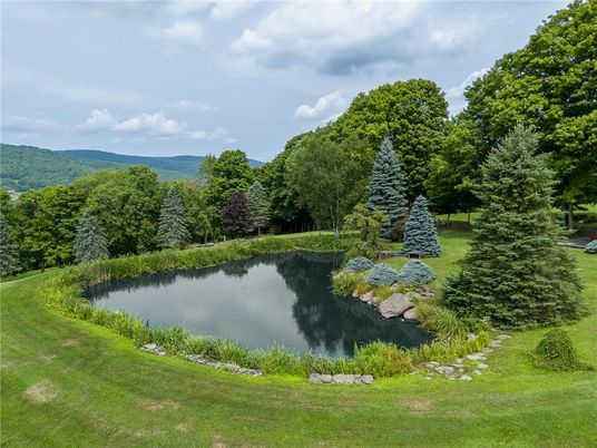 Exterior, Lake