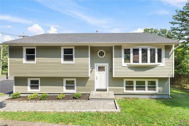Exterior, Facade, Raised Ranch
