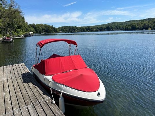 Exterior, Lake