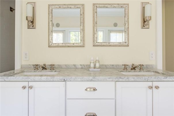 Bathroom, Dual Sink Vanities, Interior