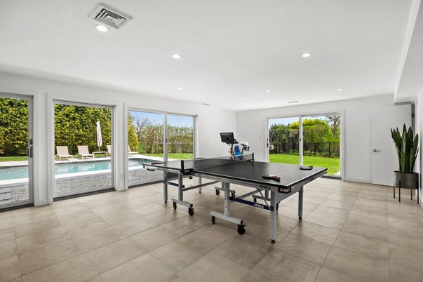 Game Room, Interior, Recessed Lighting