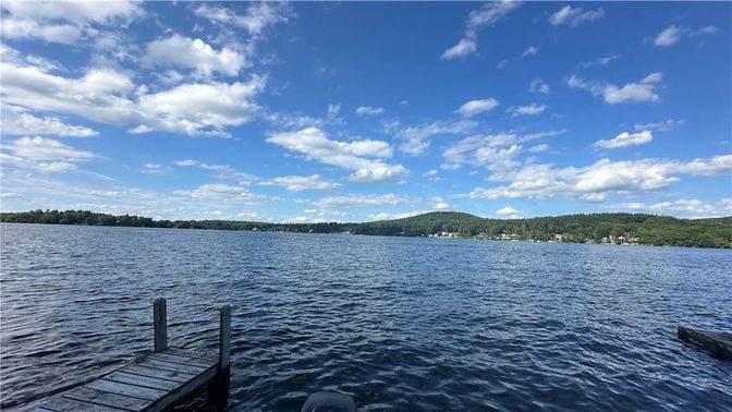 Exterior, Lake