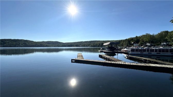 Exterior, Lake