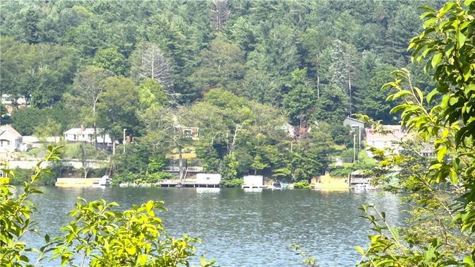 Exterior, Lake