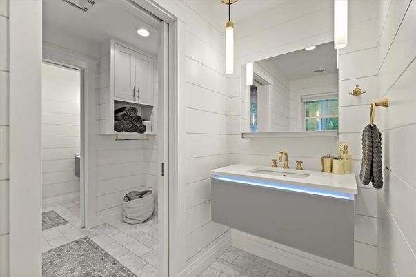 Bathroom, Interior, Pendant Lights, Recessed Lighting