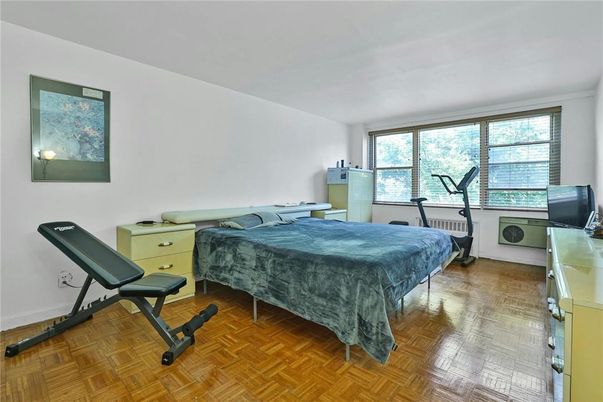Bedroom, Fitness Equipment, Interior, Wood Texture Flooring
