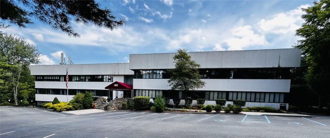 Exterior, Facade, Modern