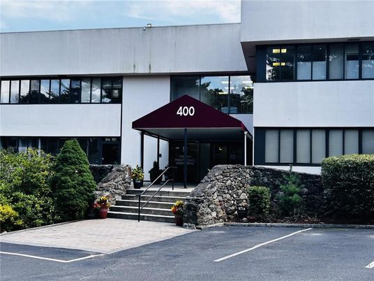 Exterior, Facade, Modern