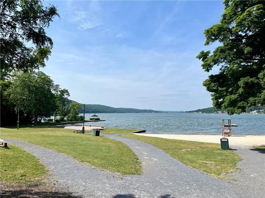 Exterior, Lake