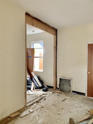 Empty room, Interior