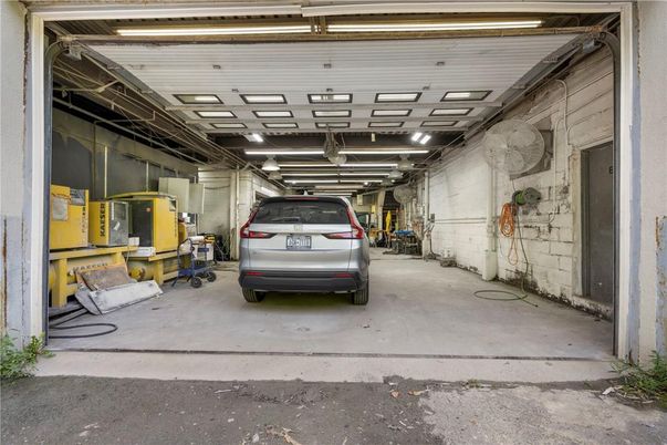 Garage, Interior
