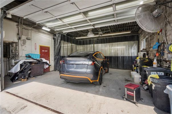 Garage, Interior